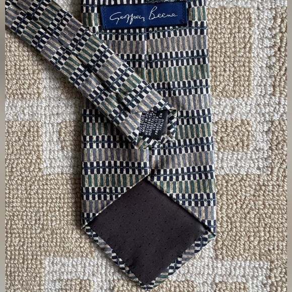 Geoffrey Beene Pure Silk Tie Set of 2 Classic Burgundy Blue Geometric Striped - Picture 6 of 8